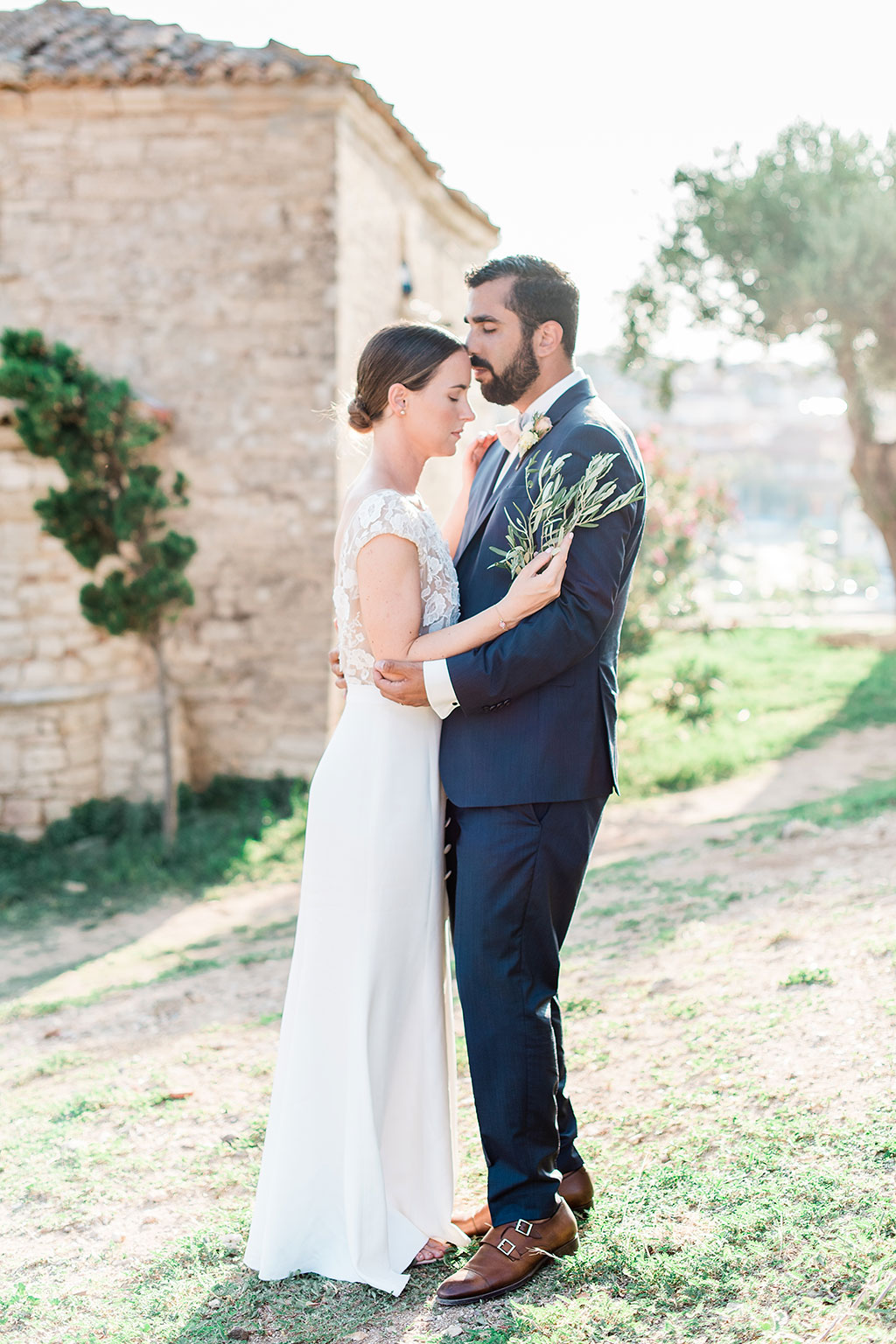 Φωτογράφος γάμου Χαλκιδική, George Kostopoulos Fine Art Wedding Photography, Dim & Cat in an emotional moment during the next day photoshoot